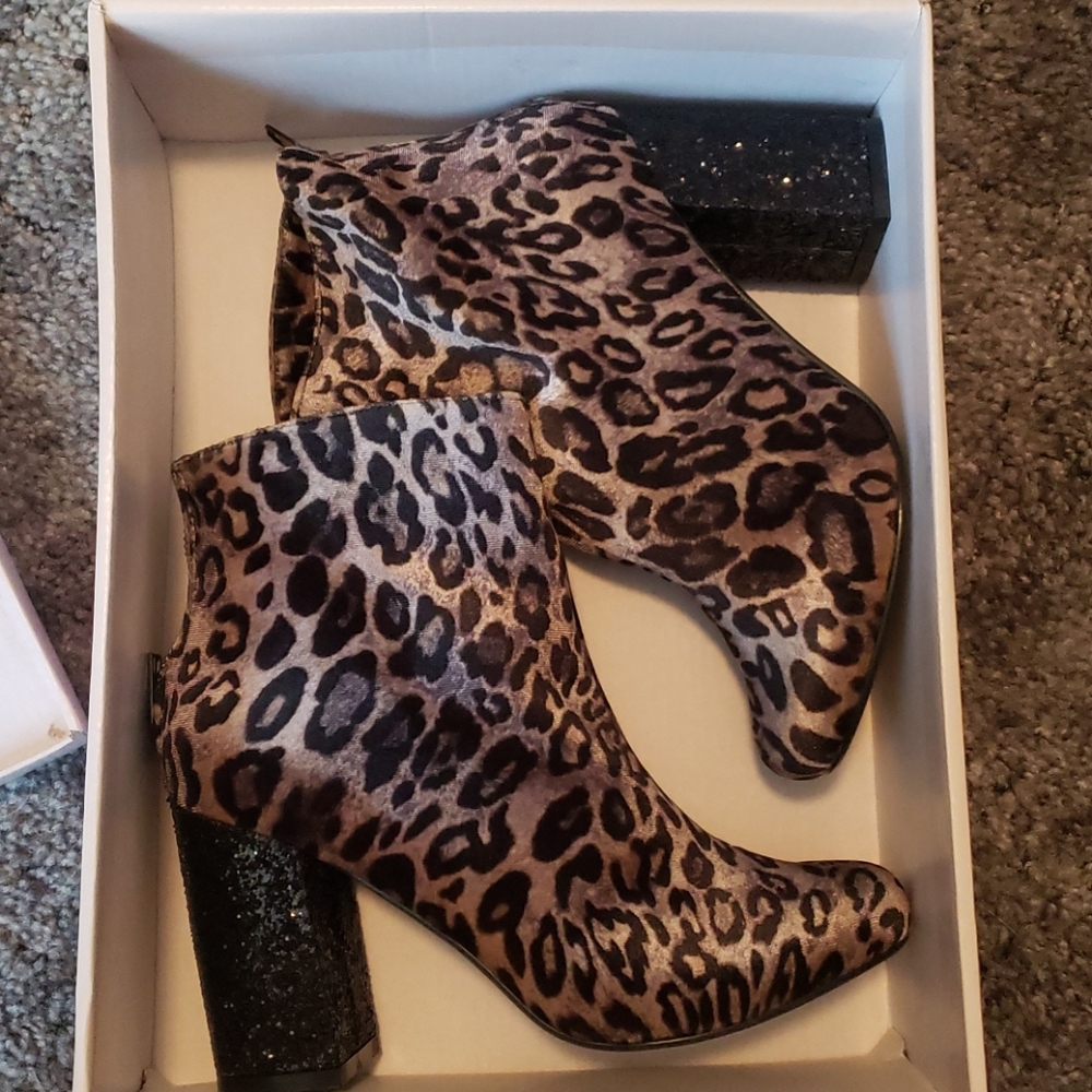 NOT RATED CHERRY BOOTS - Picture 9 of 11